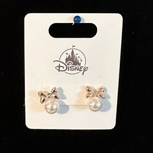 Disney Signed Minnie Mouse Pearl Stud Earrings